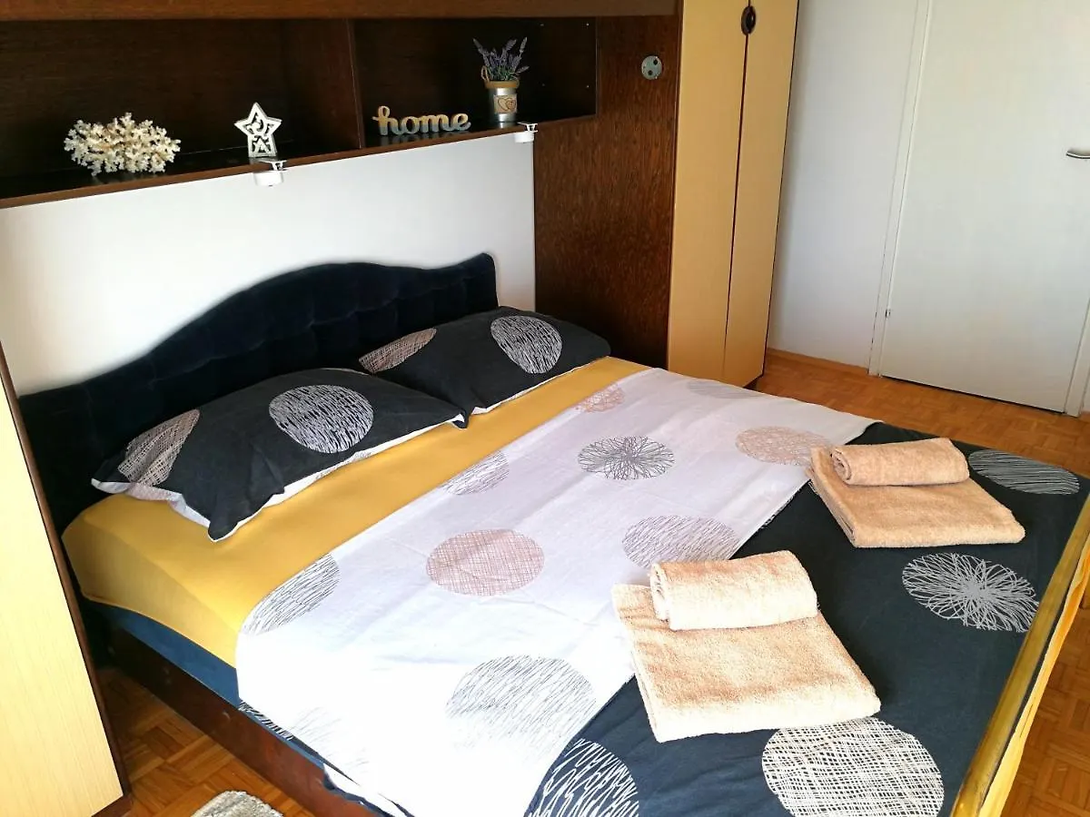 Apartment Harmony Pula 0*,
